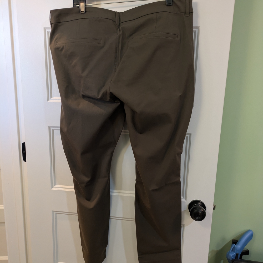 New with tags! Old Navy High Waisted Pixie Pants, size 18P - Picture 6 of 10
